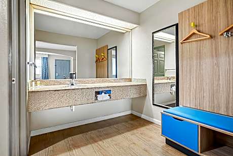 1 King Bed and 1 Double Bed, Studio Suite, Non-Smoking