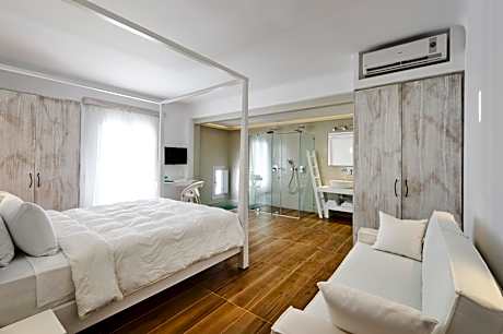 Honeymoon Suite with Spa Bath