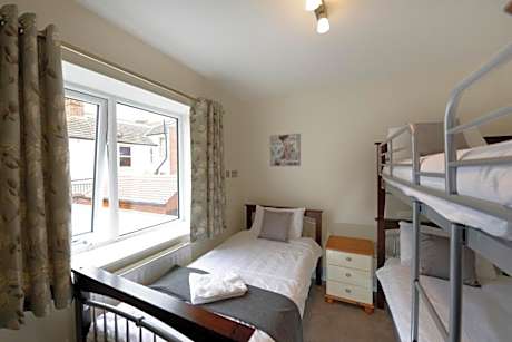 Triple Room with Shared Bathroom