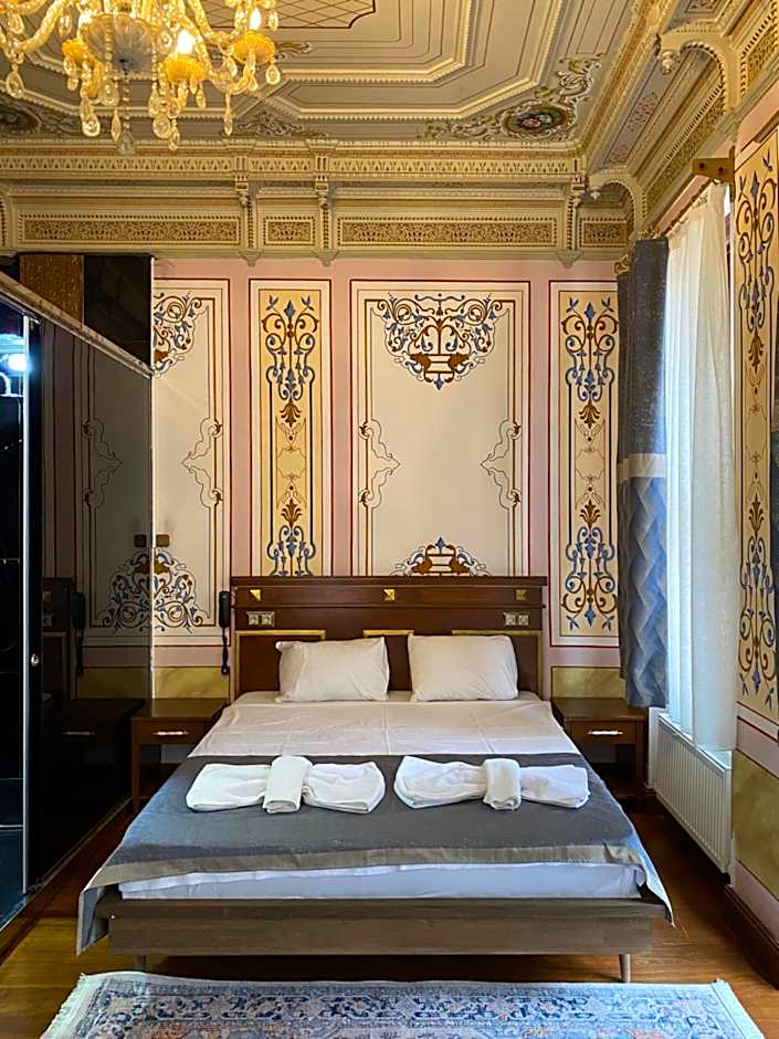 Valeria Antique 1892