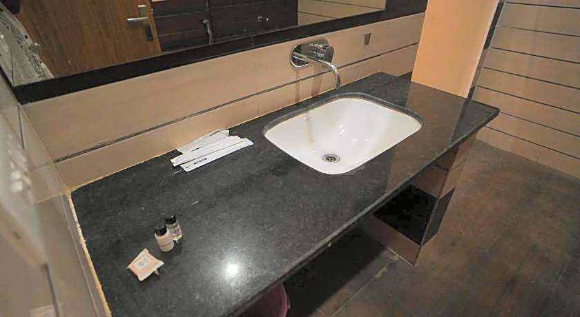 Dhawala Resort by Aamod 