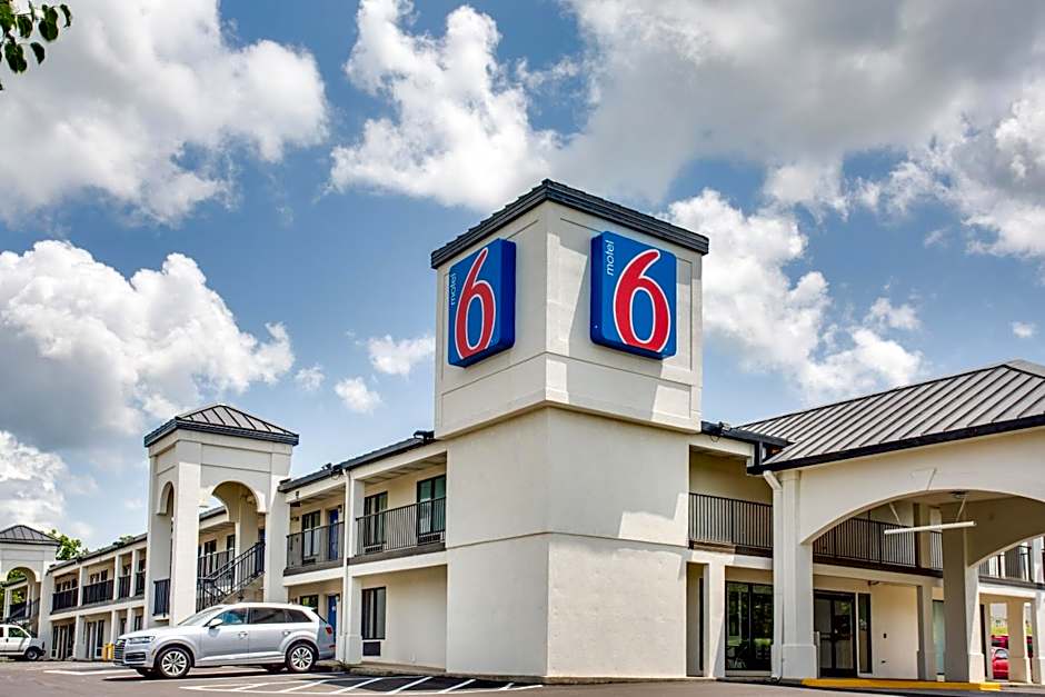 Motel 6-White House, TN