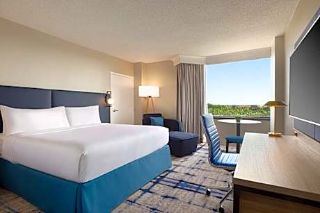 1 King Standard Mobility Accessible Roll In Shower