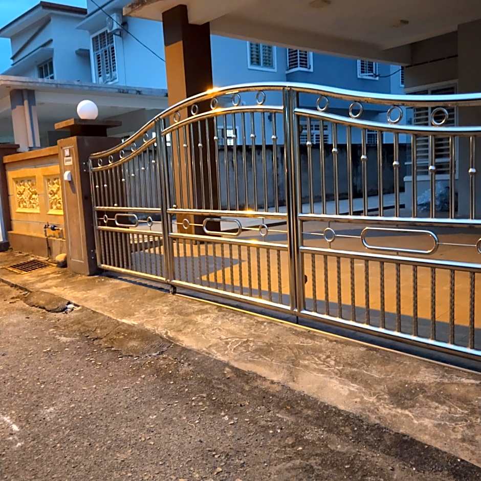 Happy Raub Guest House