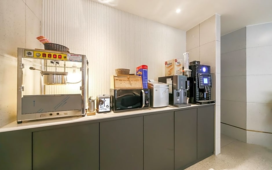 Changwon Brown dot Hotel Palyong