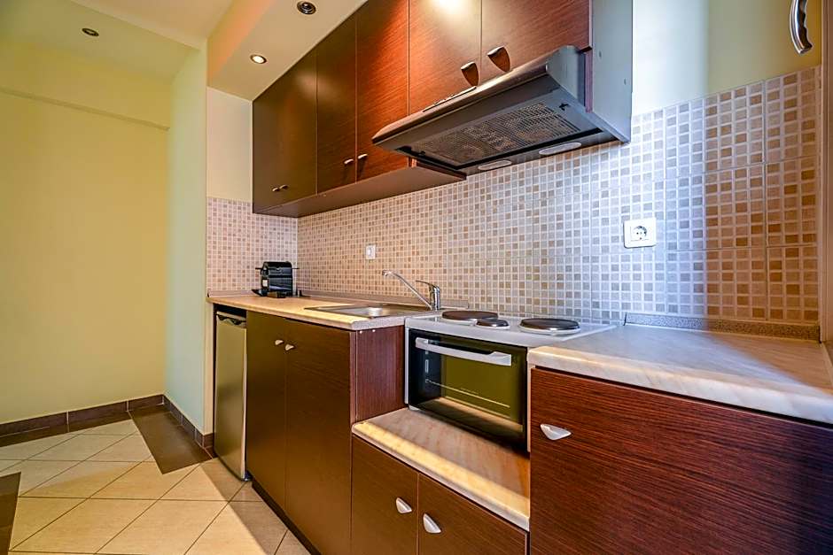 Meliton Inn Hotel & Suites by the beach