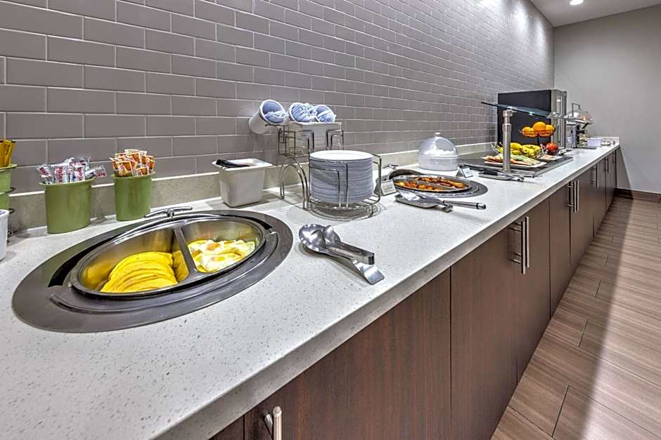 La Quinta Inn & Suites by Wyndham Tyler-University Area