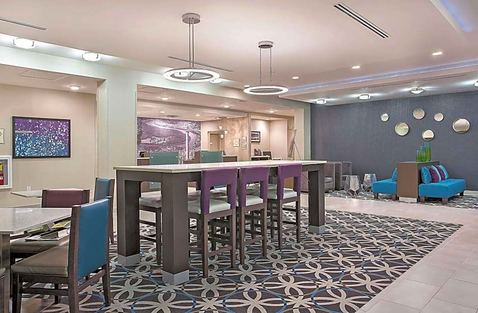 La Quinta Inn & Suites by Wyndham Chattanooga - Lookout Mtn