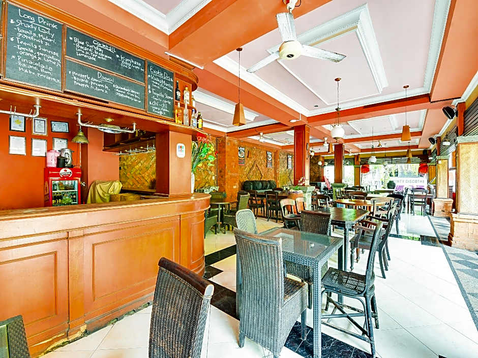 Super OYO Townhouse Oak Maxi Hotel Legian