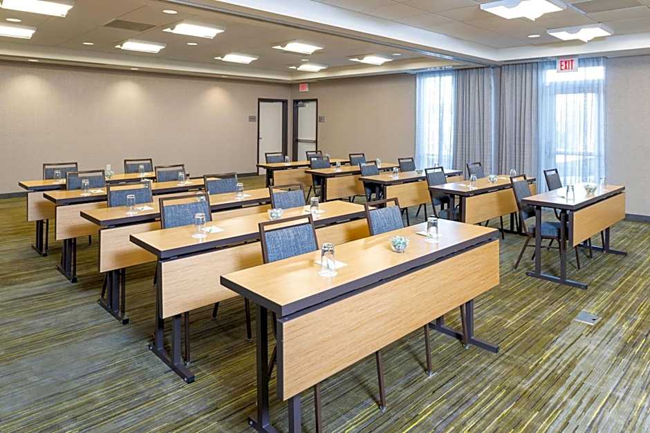 Courtyard by Marriott Milwaukee Airport