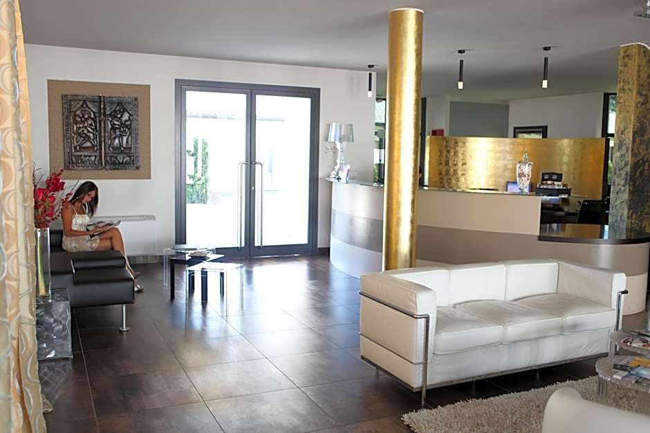 OneMhotel