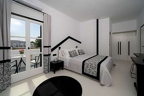 Deluxe Two-Bedroom Apartment