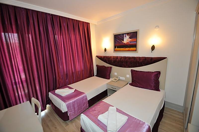 Almena Hotel