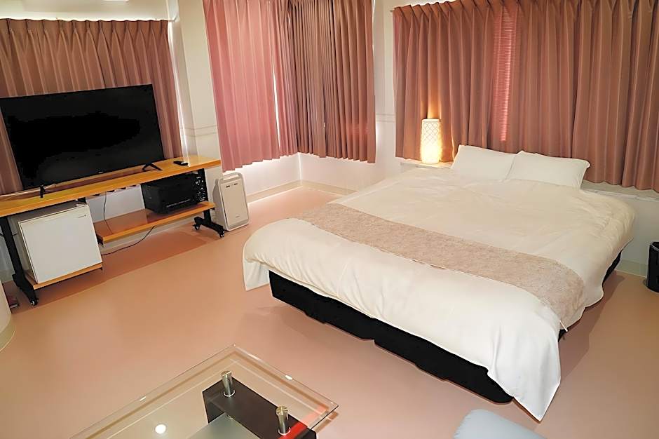 Photo 1 of 2 of 1 Queen Bed
