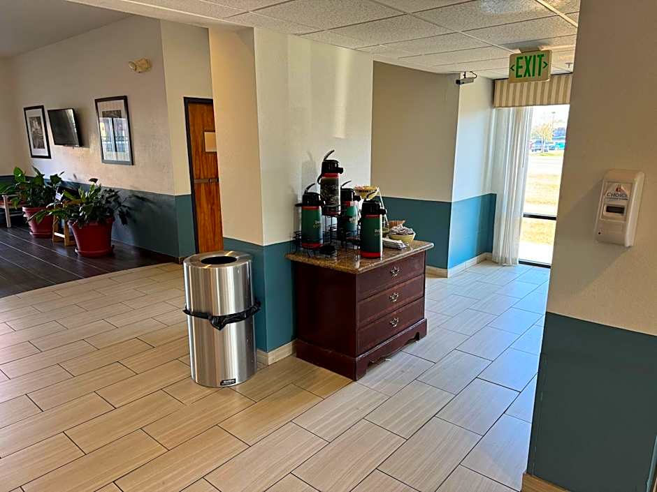 Quality Inn &  Suites Hattiesburg North