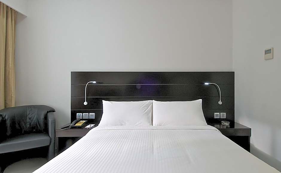 Photo 1 of 5 of Keys Double Room