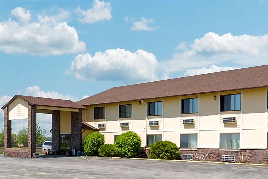 Super 8 by Wyndham Perry IA