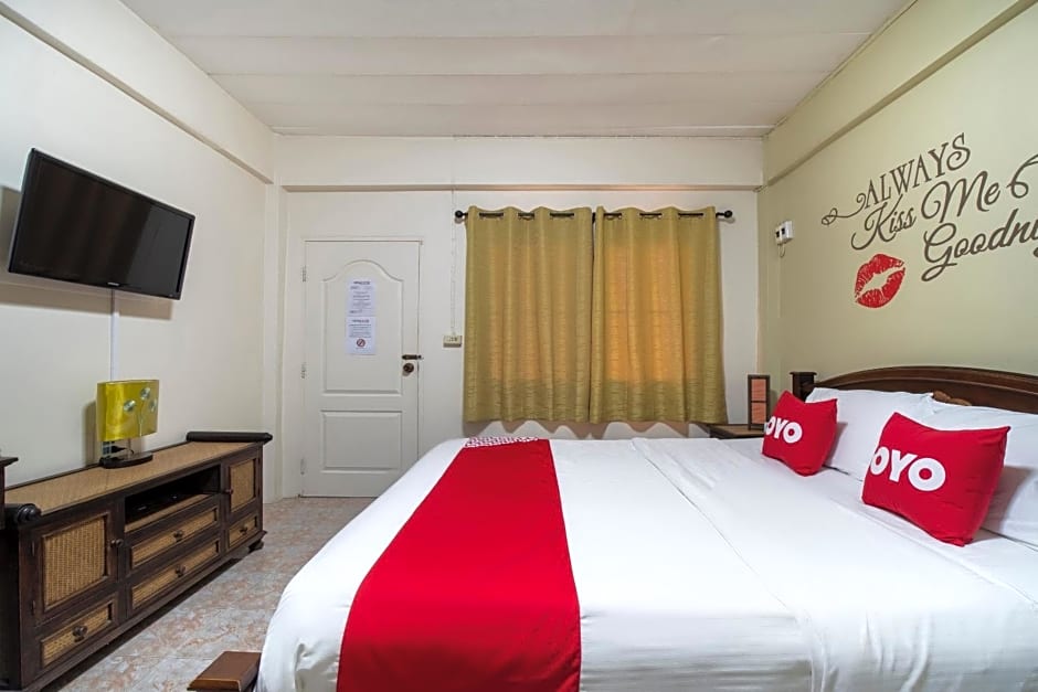 OYO 838 Aromdee Apartment