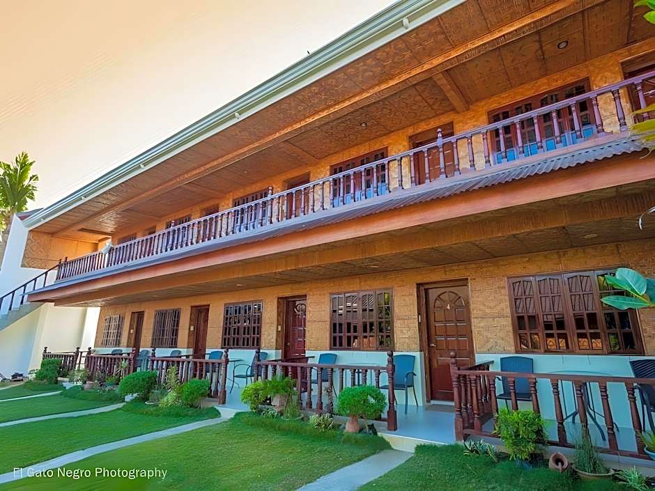 Coucou Bar Hotel and Restaurant