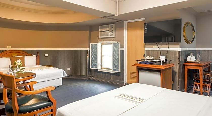 Trianon Country Hotel