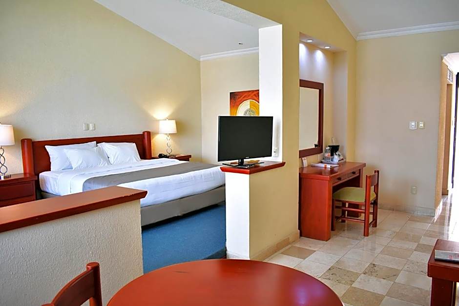 La Posada Hotel y Suites