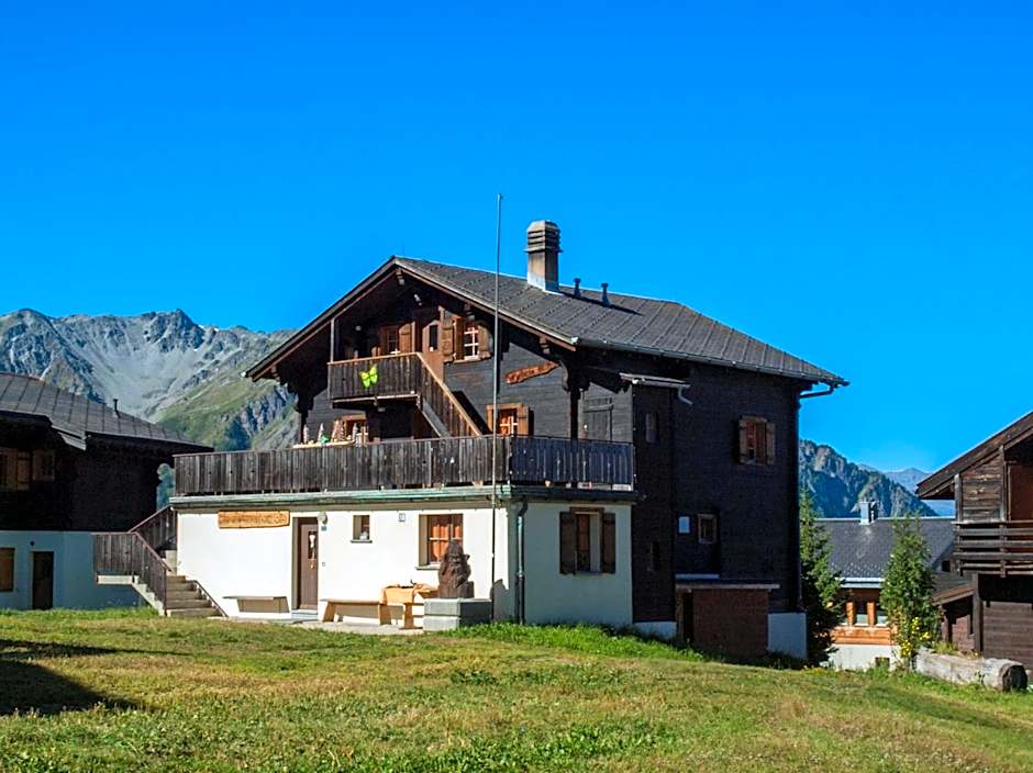 Gruppenhaus im Walliser Alpstyle