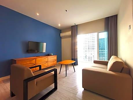 Two-Bedroom Ocean View Apartment