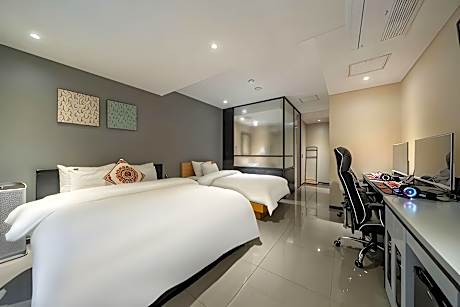 Twin Room with Air Purifier