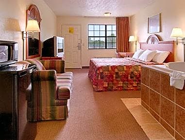 Days Inn by Wyndham Downtown-Nashville West Trinity Lane