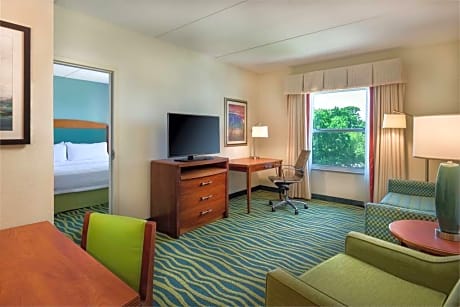 2 Qns 2 Dbls 2 Bdrm 2 Bath Suite Nonsmoking