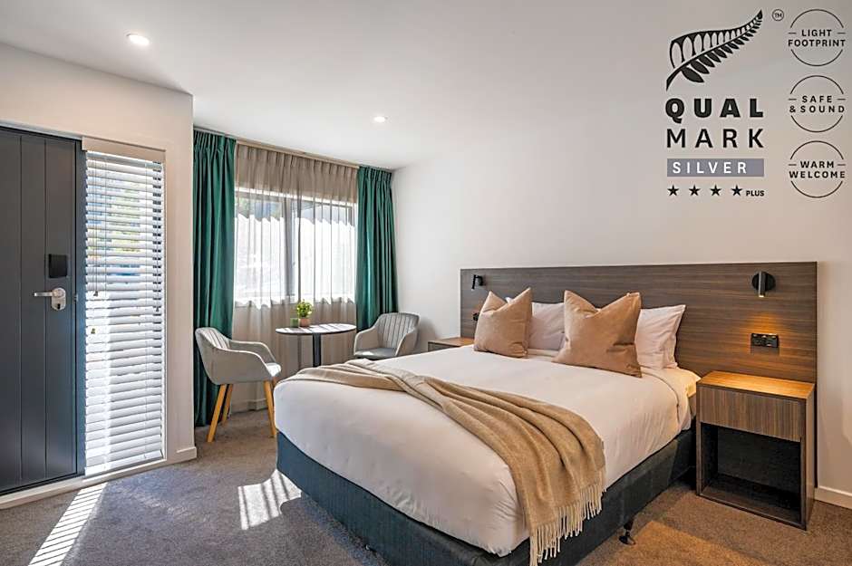 Luxe Suites & Apartments