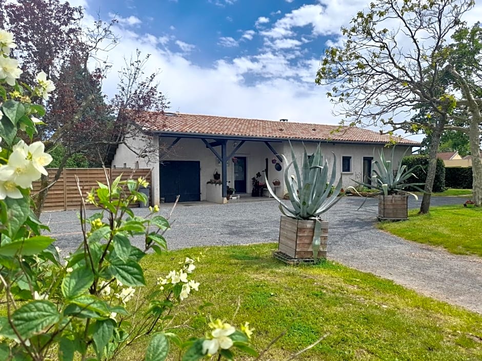 La maison du Bonheur, borne de recharge VE