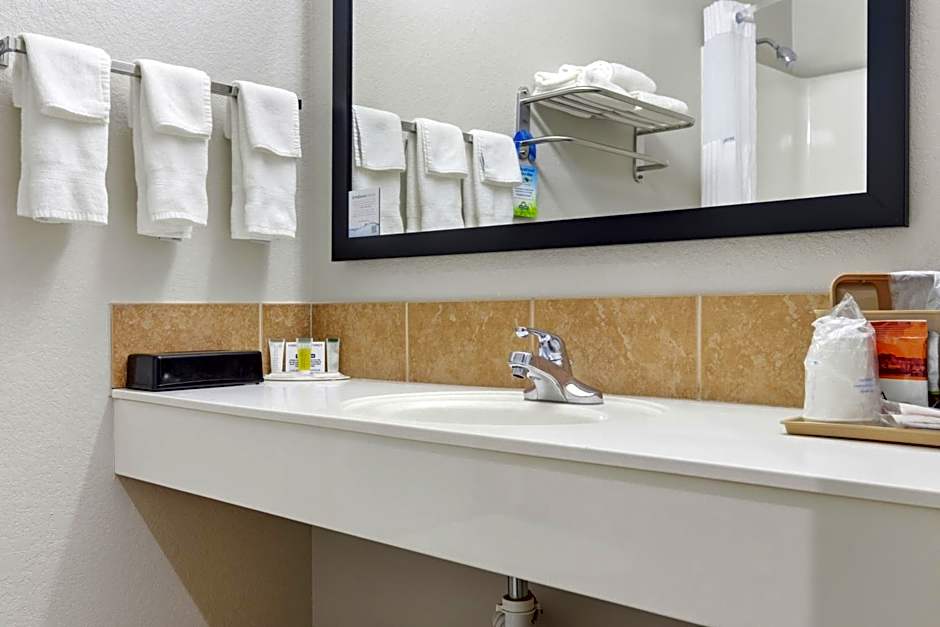 Days Inn & Suites by Wyndham Wynne