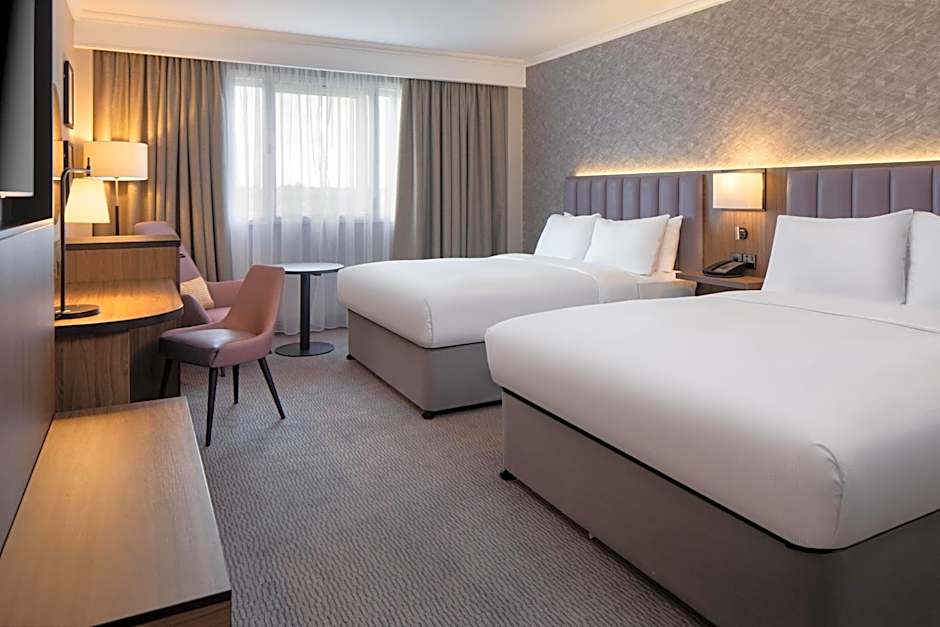 DoubleTree by Hilton Dartford Bridge
