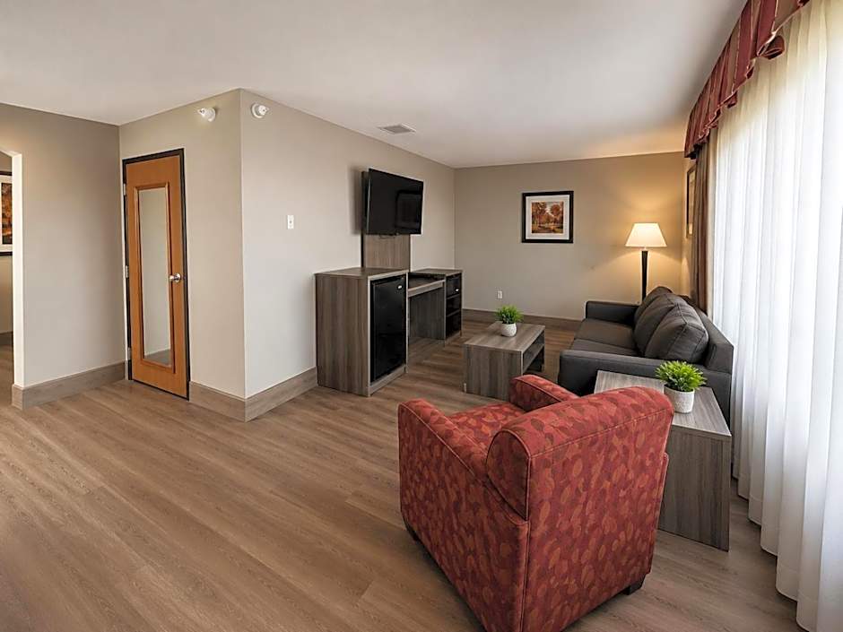 Ramada by Wyndham Platte City KCI Airport