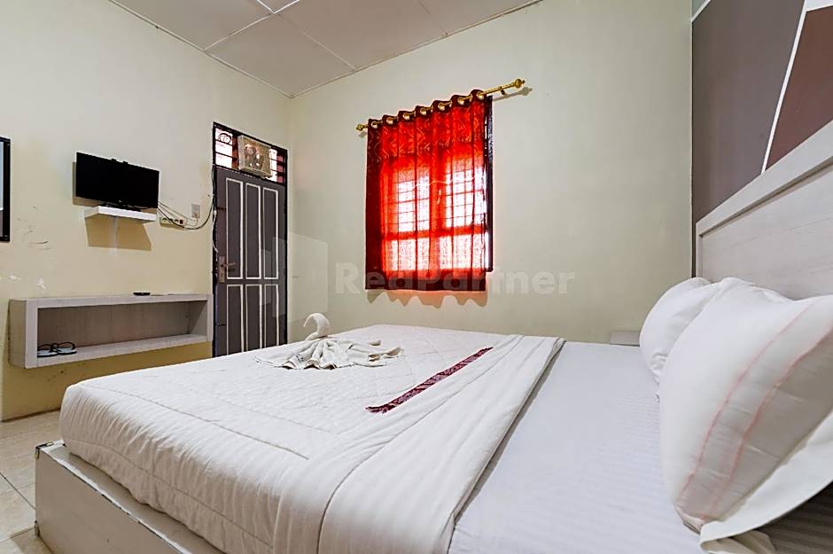 Hotel 78 Parapat Mitra RedDoorz