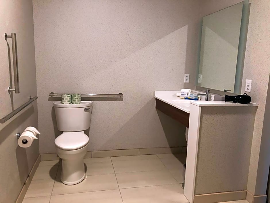Holiday Inn Express & Suites Madison By IHG