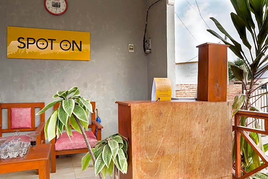 SPOT ON 1746 Putri Kuning Residence