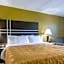 La Casa Inn & Suites-Middleboro