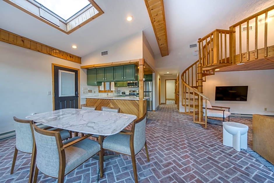 The Haüs Windham - Luxury Suites, Hot Tub, Mountain Views!