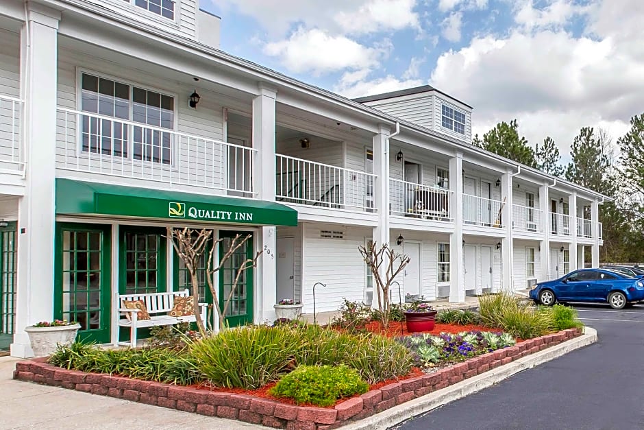 Photo 1 of 32 of Quality Inn Jesup