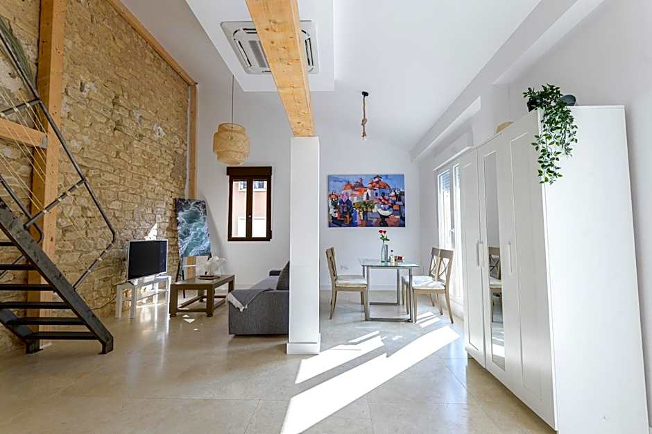 Soho Boho Apartments - with sunny rooftop terrace and fiber optic internet