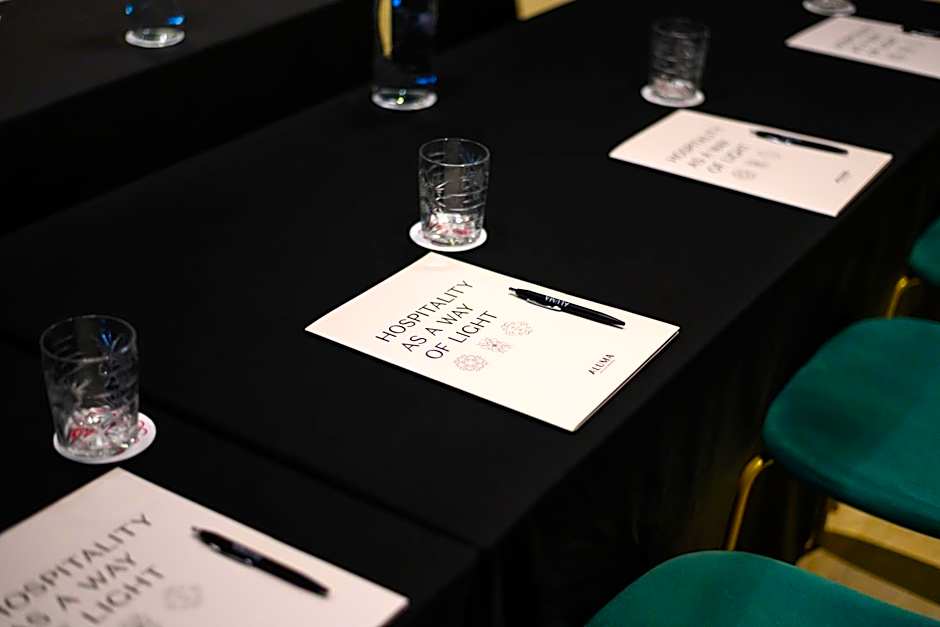 Skylark, Aluma Hotel & Resort