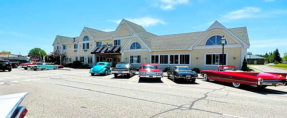 Court Plaza Inn & Suites of Mackinaw