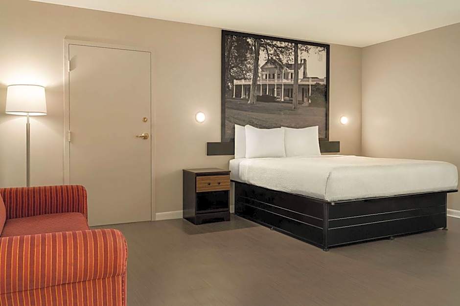 Super 8 by Wyndham Ocean Springs Biloxi