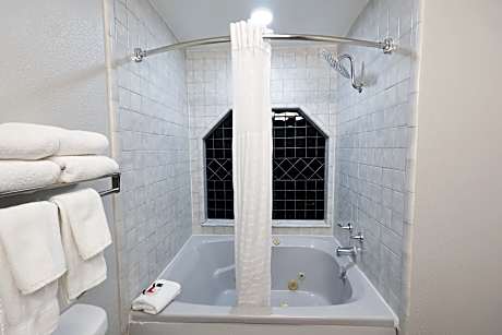Two Queen Beds with Jetted tub