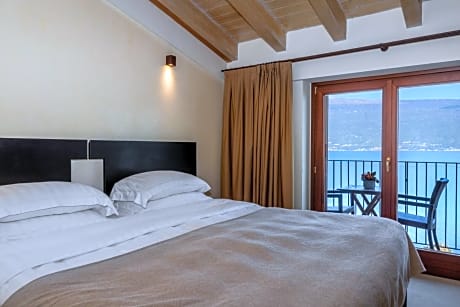 Junior Suite with Lake View