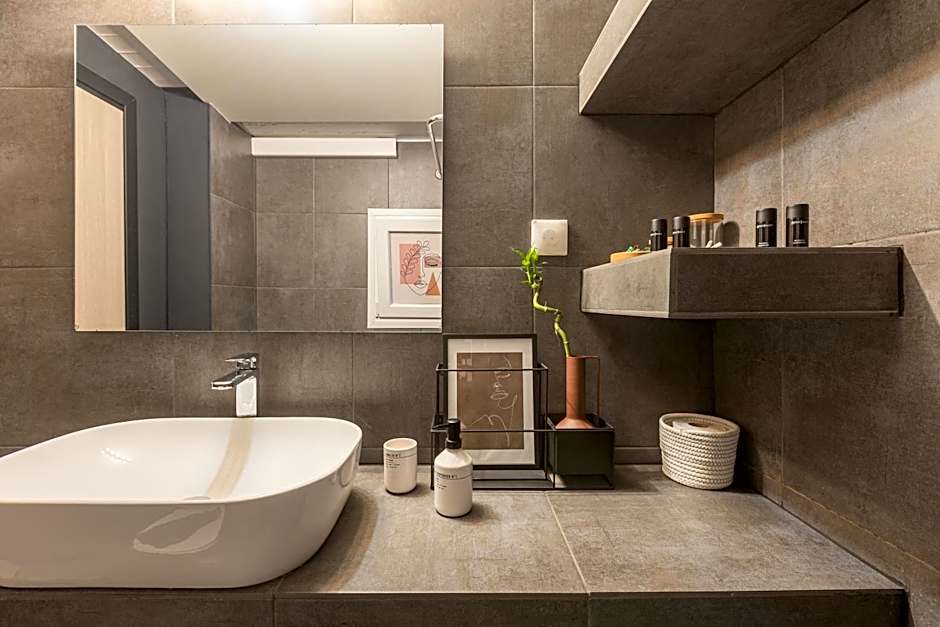 Ermoo Athens Modern Living