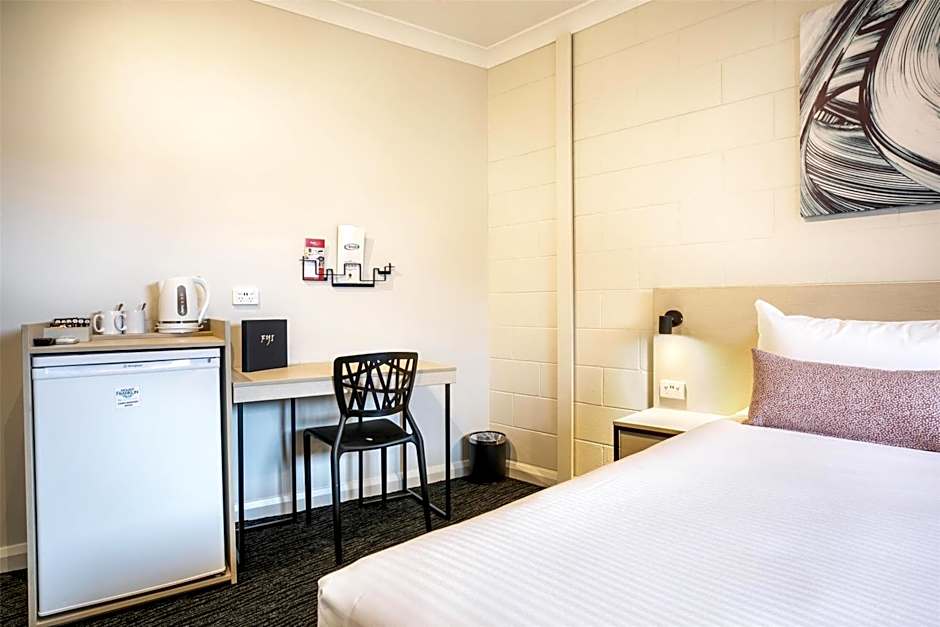 Nightcap at Hendon Hotel