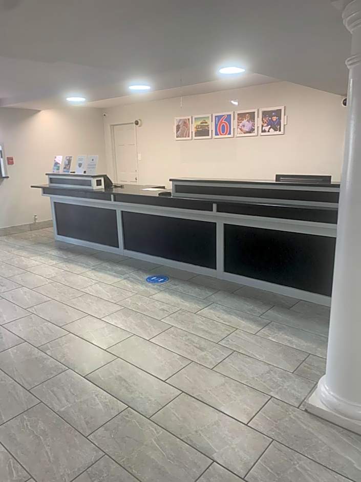 Motel 6-Grand Prairie, TX - Interstate 30